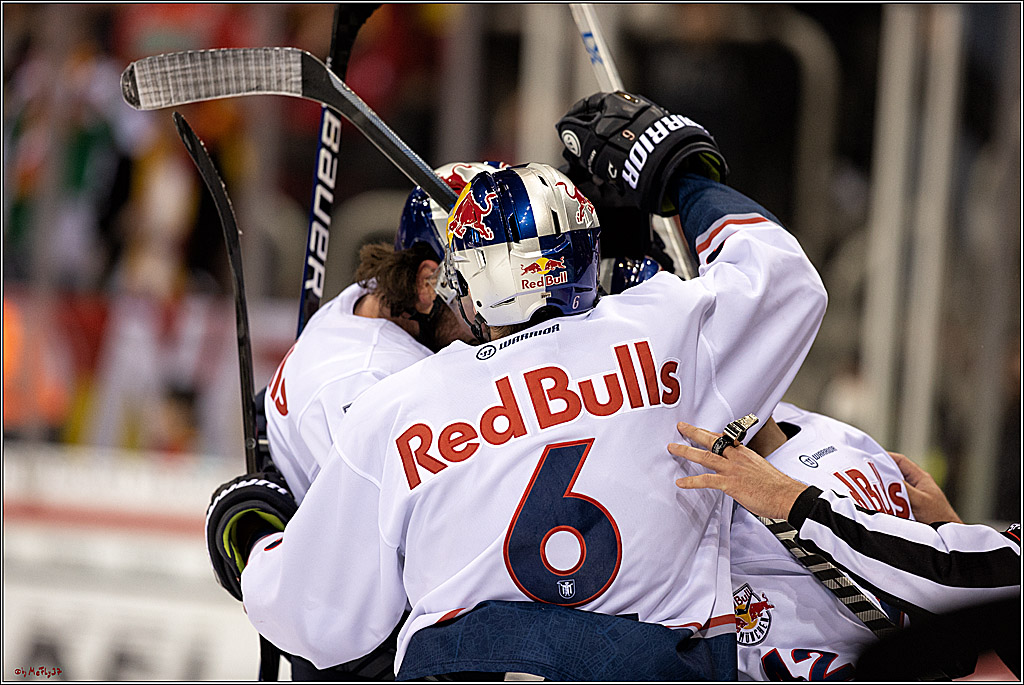 PENNY DEL Viertelfinale 4. Spiel; Duesseldorfer EG - Red Bull Muenchen; Duesseldorf, 16.04.2022